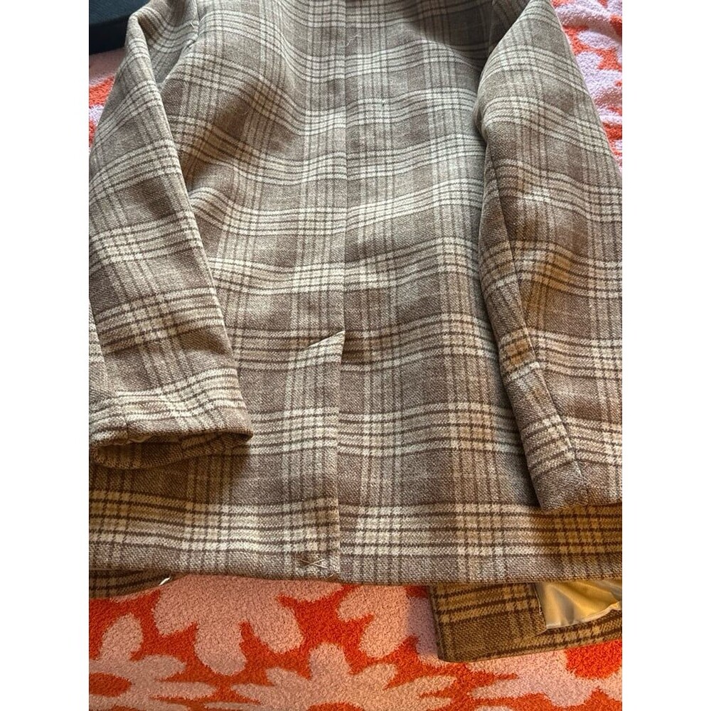 Abercrombie and Fitch Tan Blazer - Picture 5 of 9